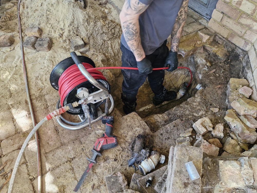 Petit Plumbing & services